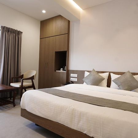 A Square Executive Hotel Aurangābād Extérieur photo