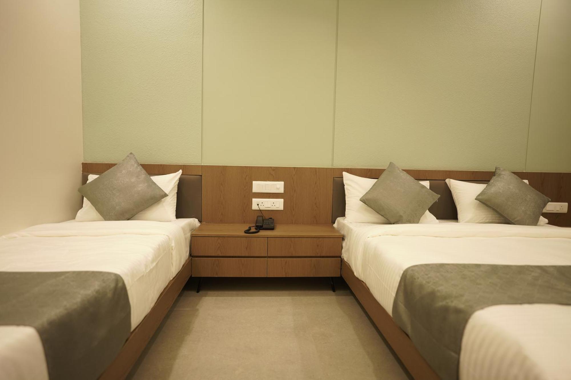 A Square Executive Hotel Aurangābād Extérieur photo