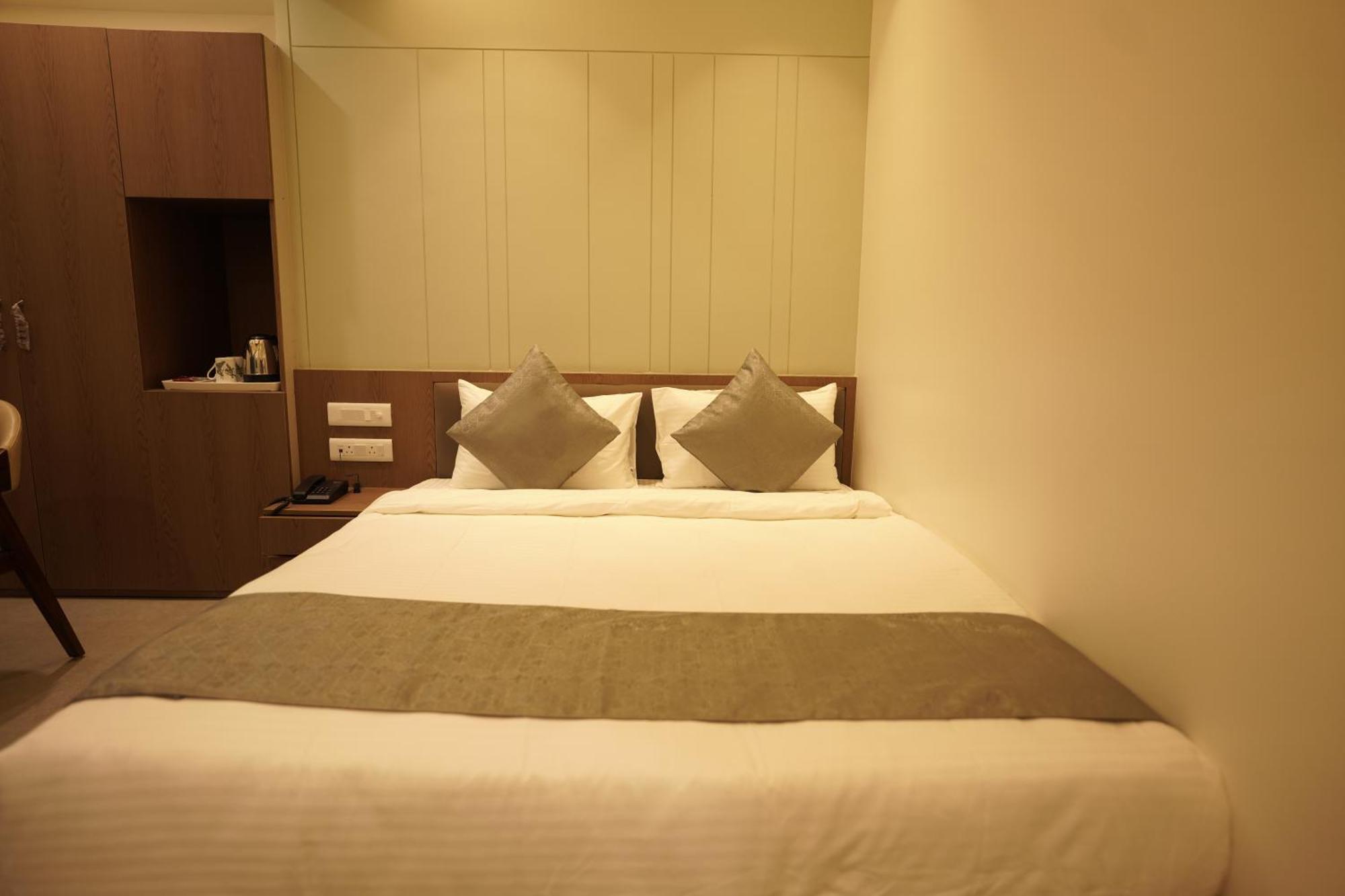 A Square Executive Hotel Aurangābād Extérieur photo