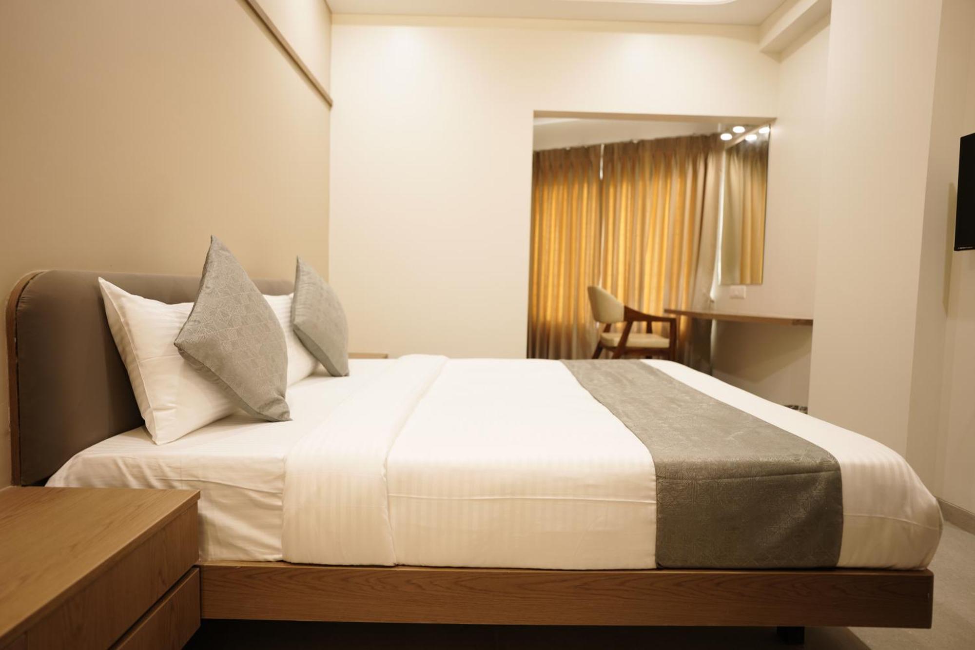 A Square Executive Hotel Aurangābād Extérieur photo