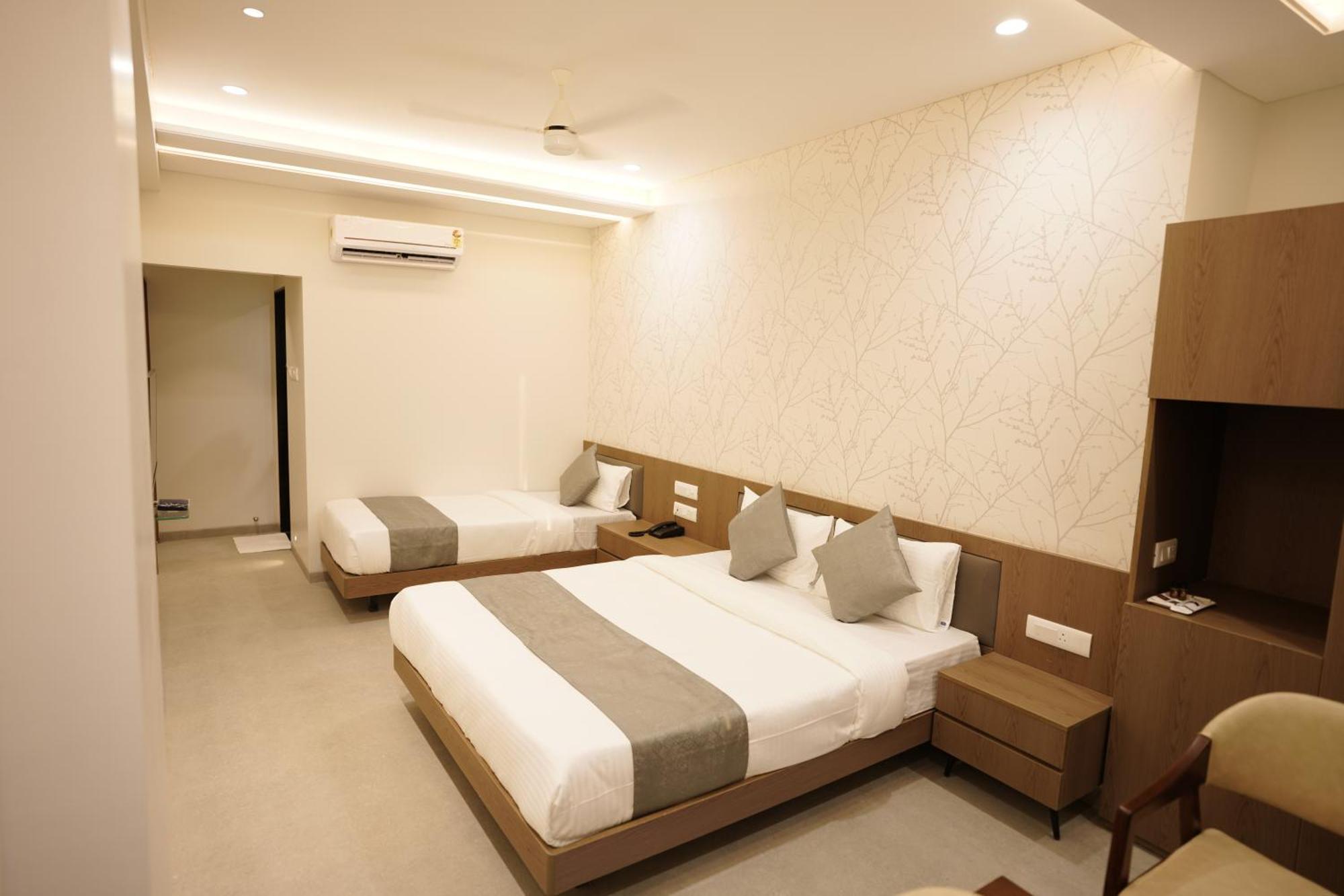A Square Executive Hotel Aurangābād Extérieur photo
