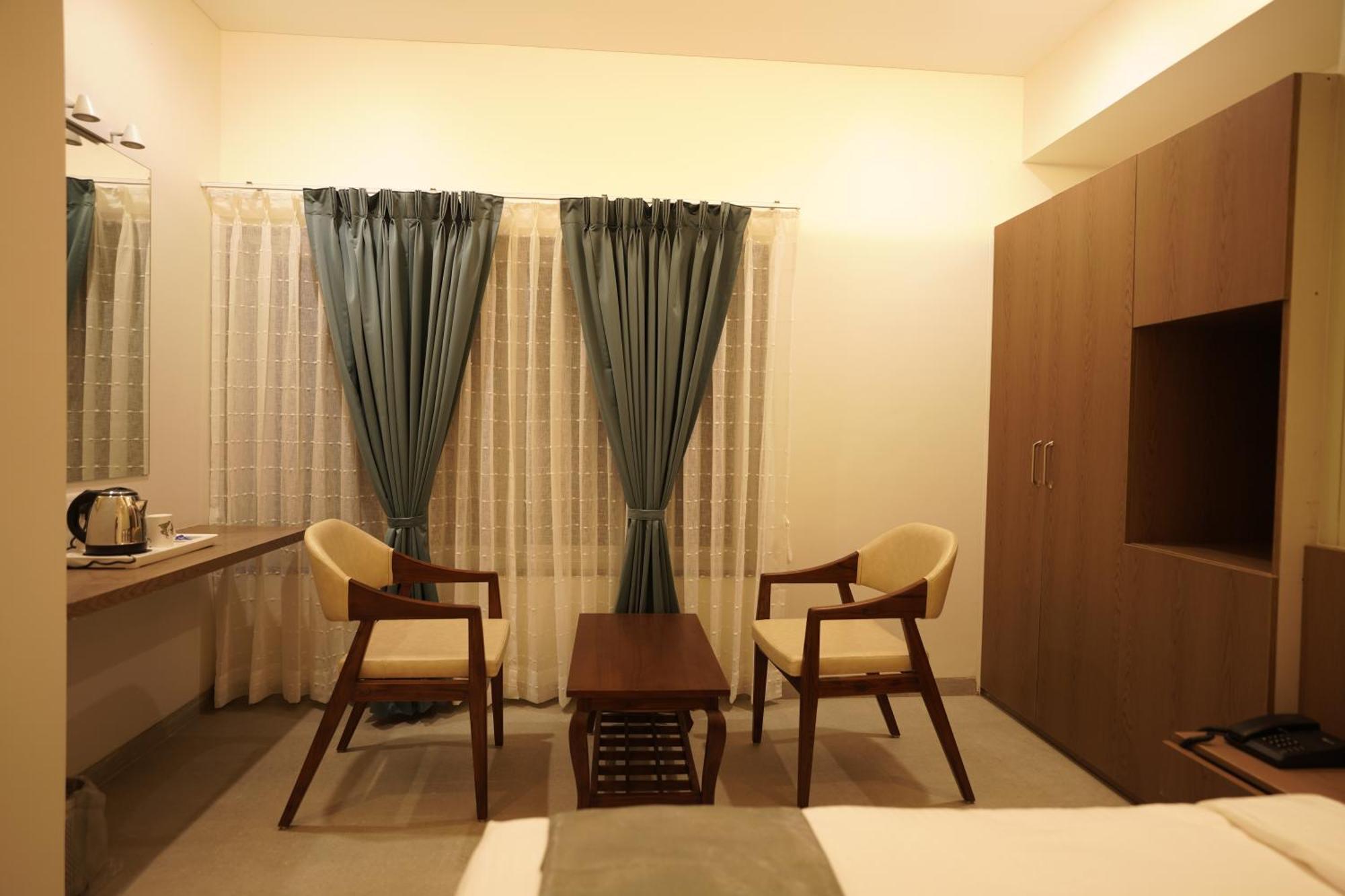 A Square Executive Hotel Aurangābād Extérieur photo