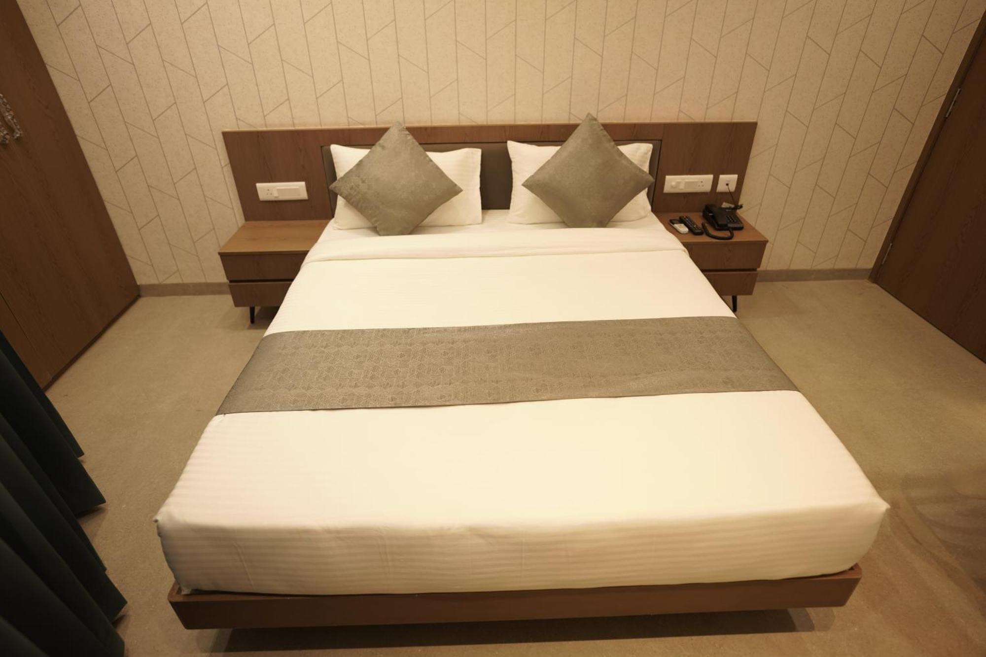 A Square Executive Hotel Aurangābād Extérieur photo