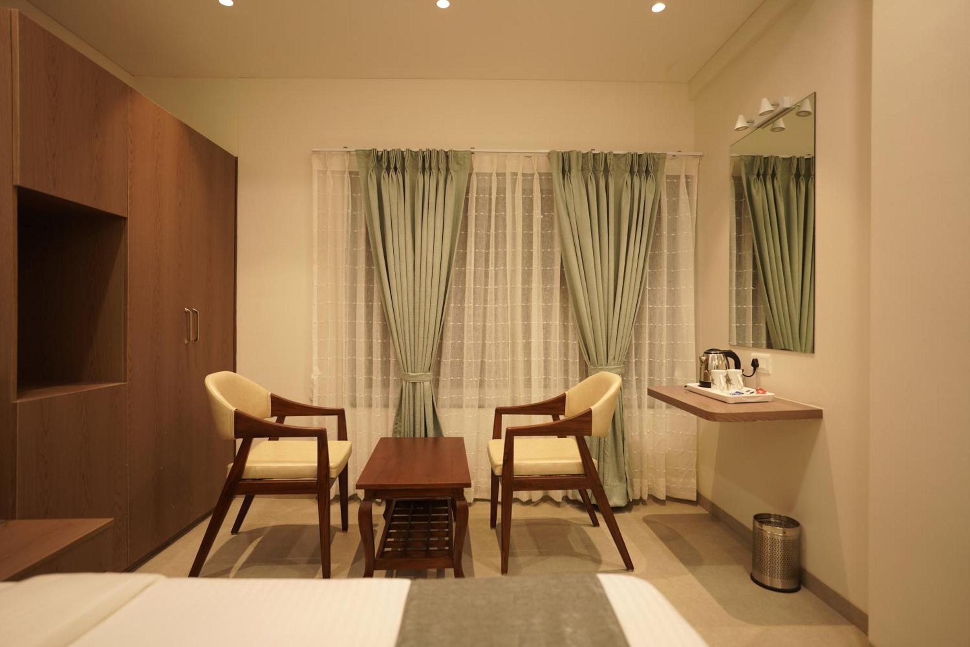 A Square Executive Hotel Aurangābād Extérieur photo