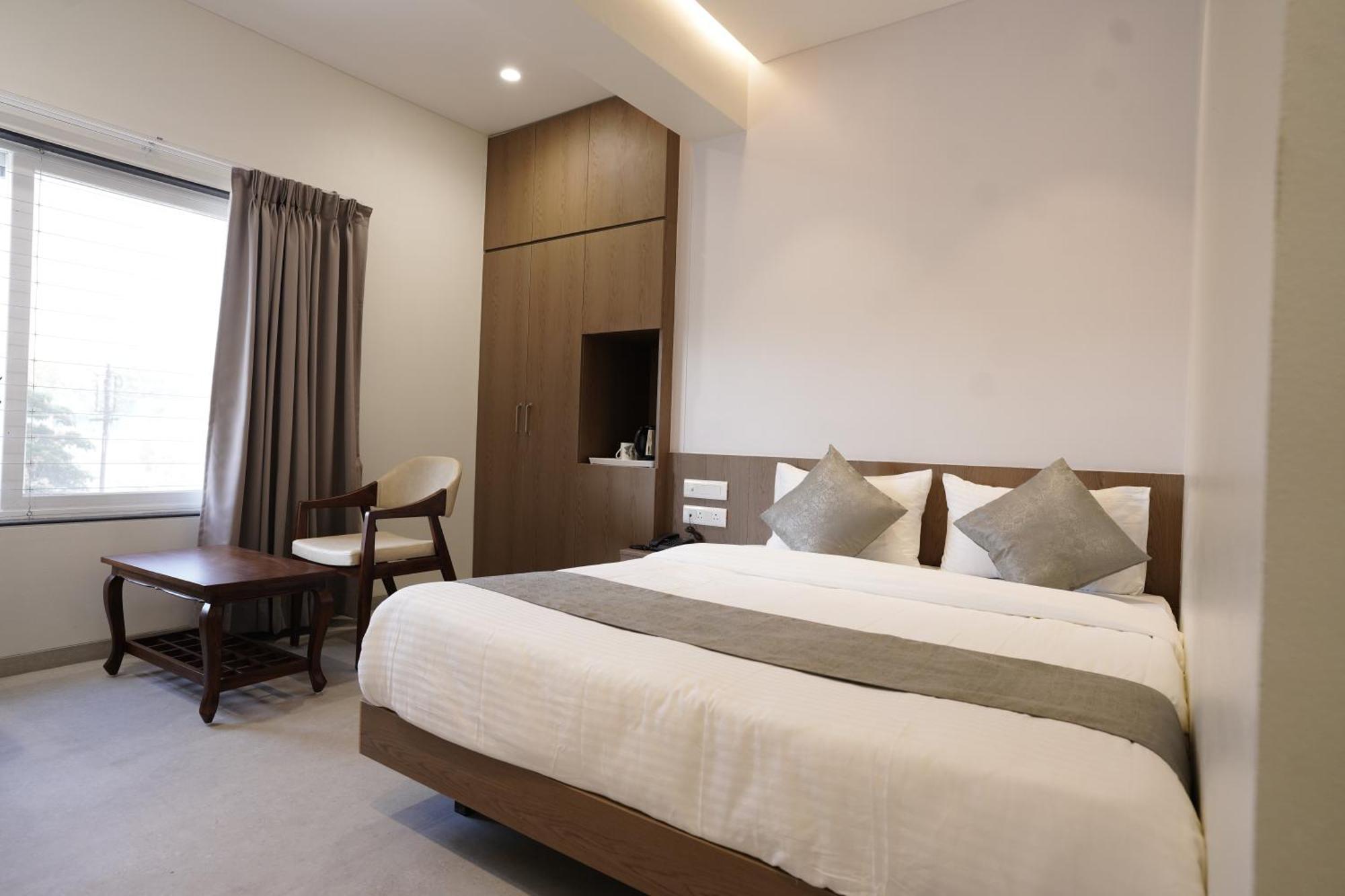 A Square Executive Hotel Aurangābād Extérieur photo