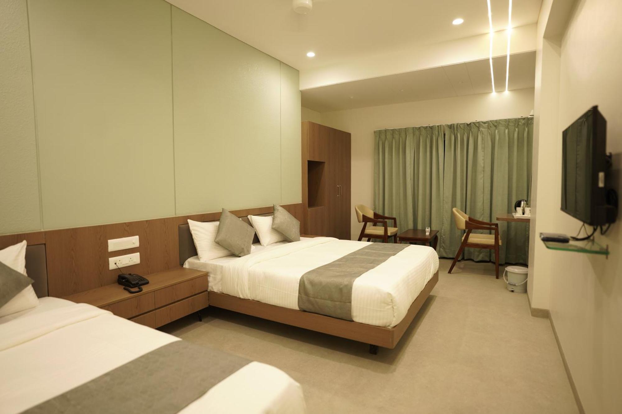 A Square Executive Hotel Aurangābād Extérieur photo