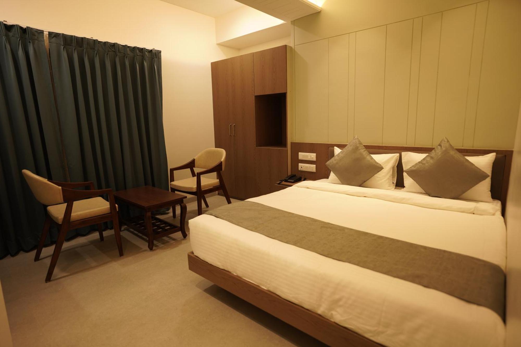 A Square Executive Hotel Aurangābād Extérieur photo