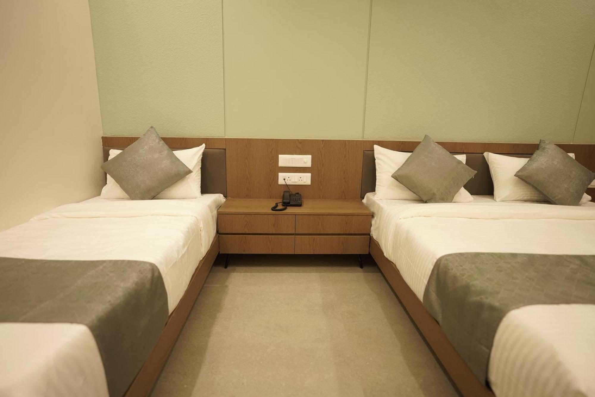 A Square Executive Hotel Aurangābād Extérieur photo